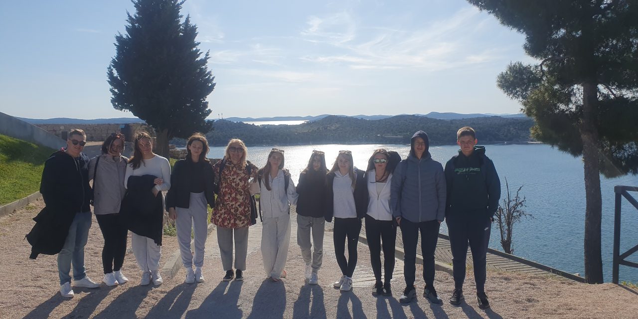 Devetošolci na obisku na Osnovni šoli v Brodarici v sklopu Erasmus+ projekta Prihodnost je v nas – The future is within us